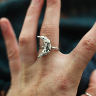 Etta - Crescent Moon Ring