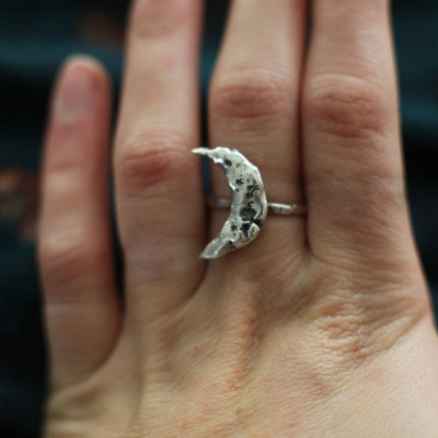 Etta - Crescent Moon Ring