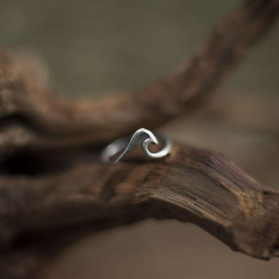 Nori - Sterling Silver Wave Ring