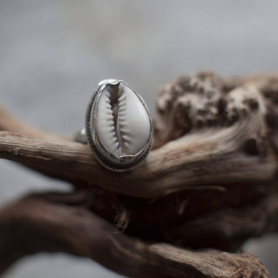 Dixie - Cowrie Shell Silver Ring