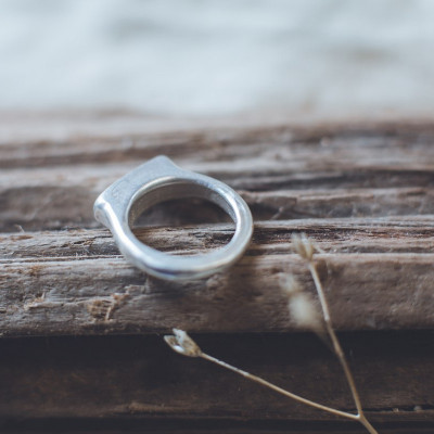 Quinn - Elongated Simple Signet Ring