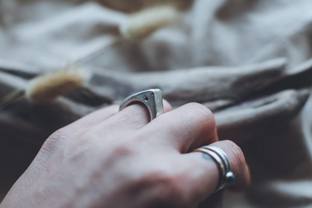 Ash – Contemporary Point Ring – Neap Tides