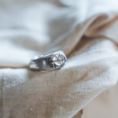 Arden - Leaf Signet Ring