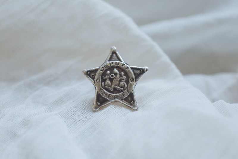 Sienna - Statement Sheriff Badge Ring - Image 2