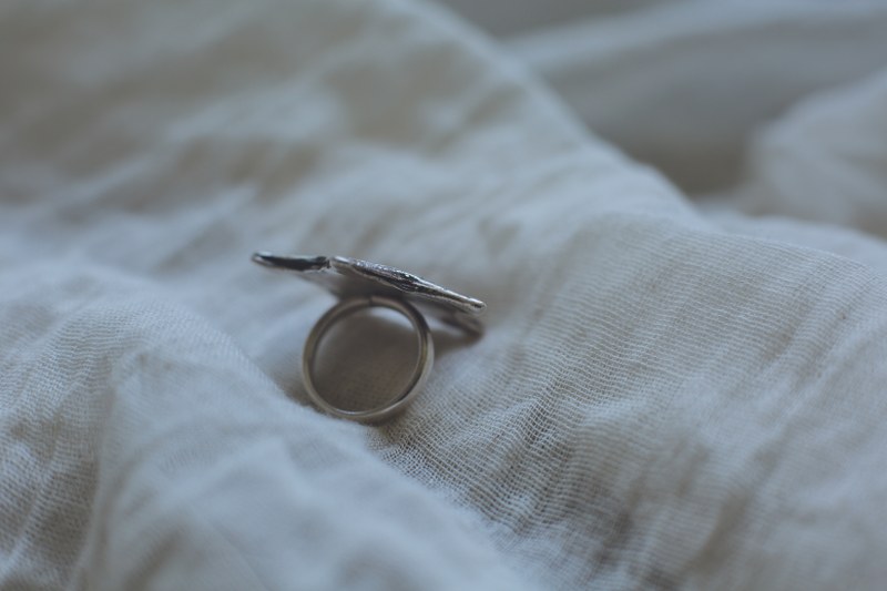 Sienna - Statement Sheriff Badge Ring - Image 5