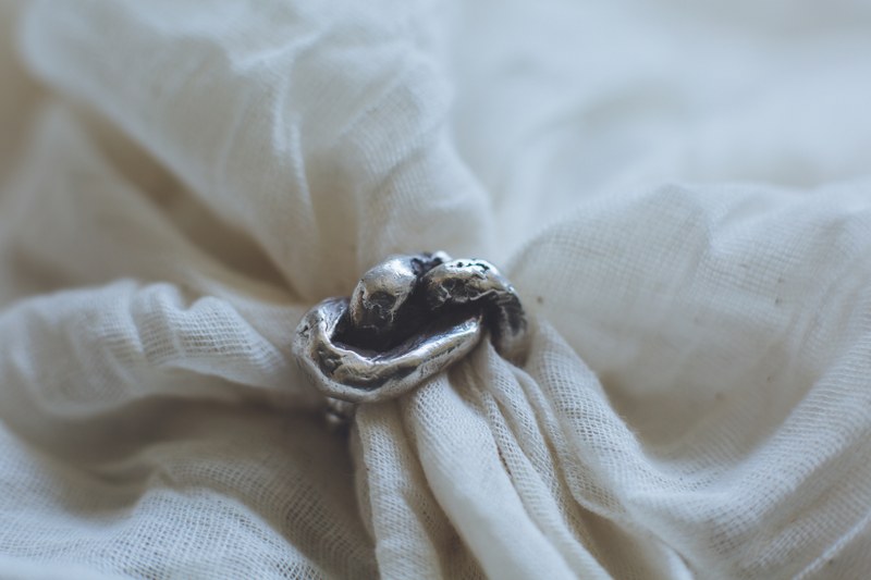 Ione - Chunky Lovers Knot Ring
