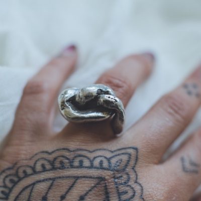 Ione - Chunky Lovers Knot Ring