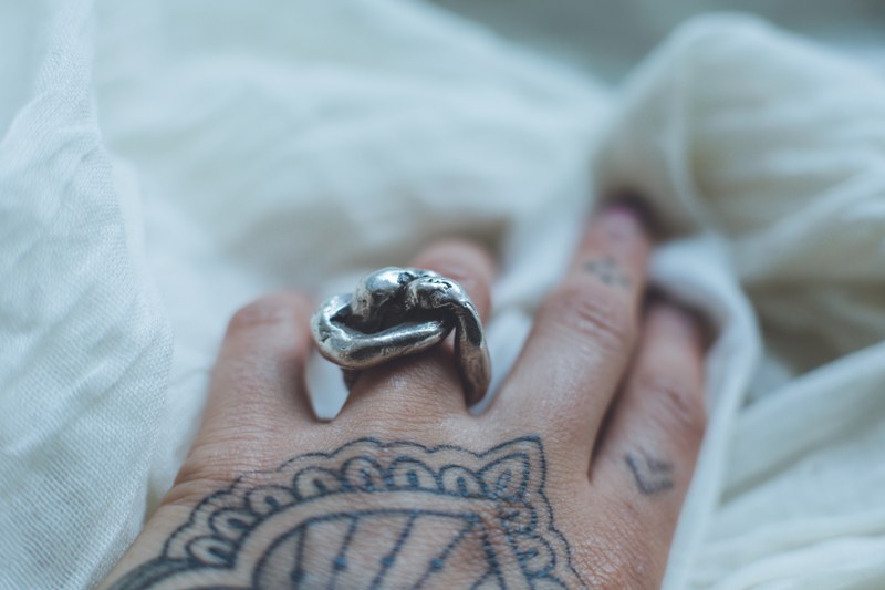 Ione - Chunky Lovers Knot Ring - Image 4