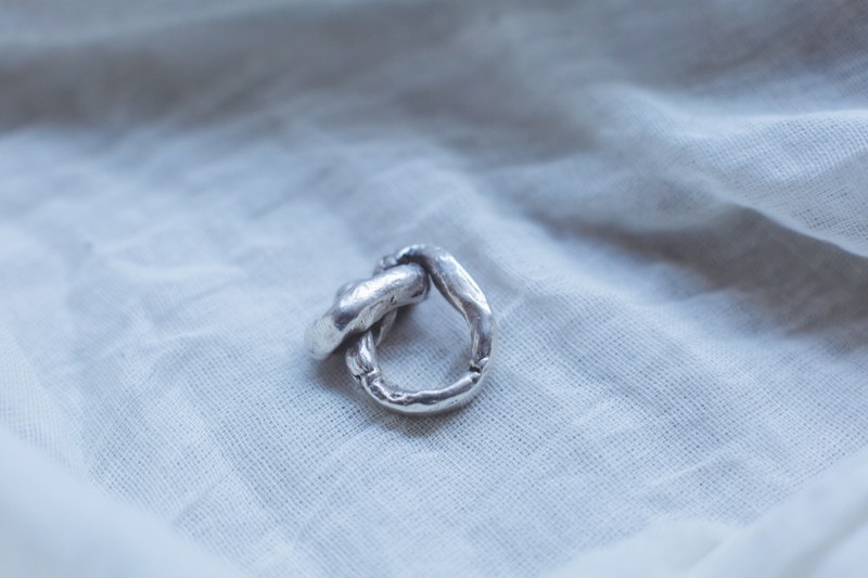 Ione - Chunky Lovers Knot Ring - Image 3