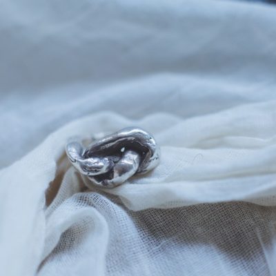 Ione - Chunky Lovers Knot Ring